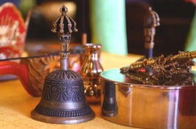 佛教的手铃、梵钟、法鼓指的是什么？